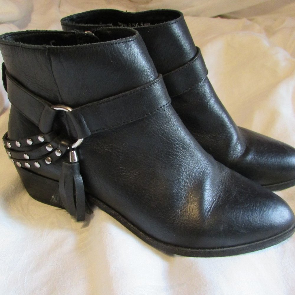 CHINESE LAUNDRY BOOTIES ANKLE BOOTS SZ 6 BLK